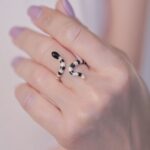 ANILLO SERPIENTE RAYAS BLANCO Y NEGRO AJUSTABLE